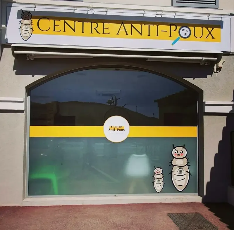 La devanture du Centre Anti-Poux 06, à Cannes